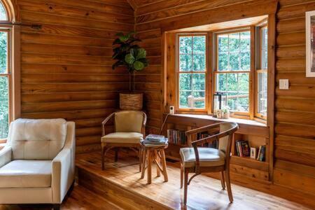 Cozy 2 Bedroom Cabin Nestled In Wooded Hideaway Monterey Extérieur photo