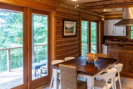 Cozy 2 Bedroom Cabin Nestled In Wooded Hideaway Monterey Extérieur photo